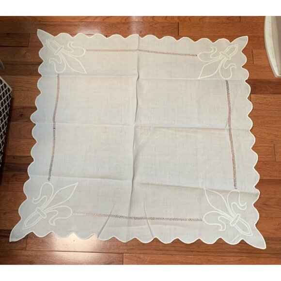 Vintage Linen Tablecloth With Embroidered Fleur-De-Lis Design - Picture 6 of 12